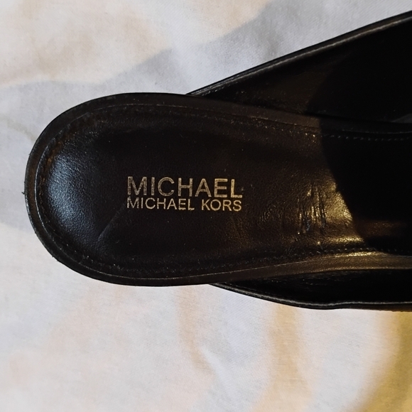 Michael Kors Size 8.5m Black Leather Flats with Gold Accent - Picture 6 of 16